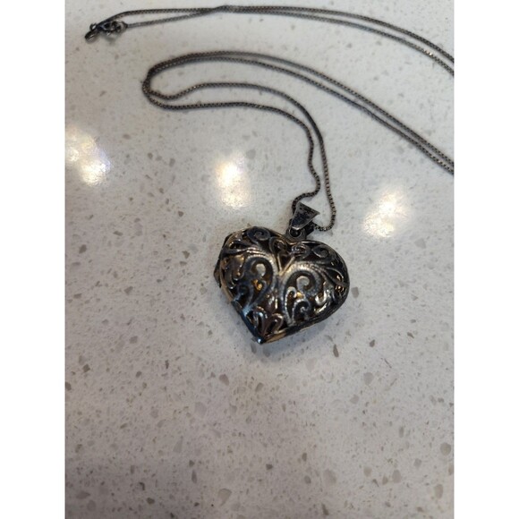 925 THM Sterling Silver Puffy Heart scrollwork  1" Locket on  24" Chain Necklace - Picture 2 of 9